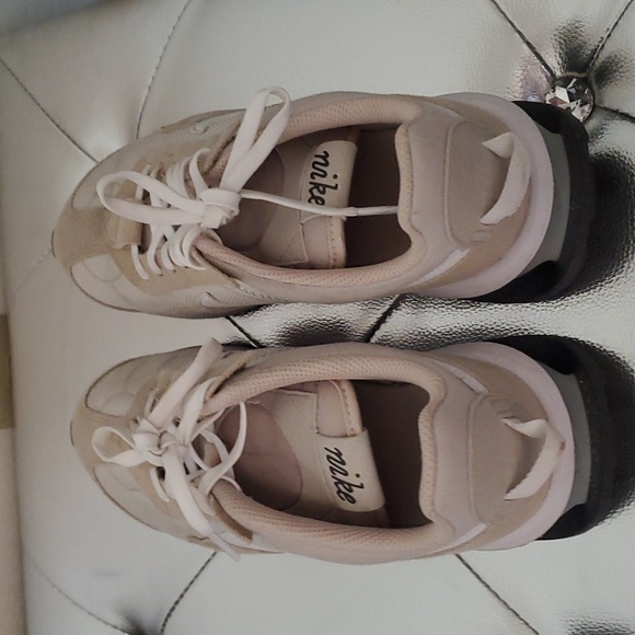 Women's Nike Size 6.5 - Picture 5 of 7